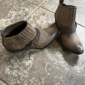 NWOT Altard State brown booties